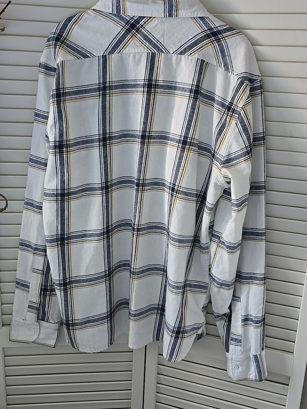 Levi's White & Navy Plaid Lightweight Button-Down Shirt - Picture 2 of 5